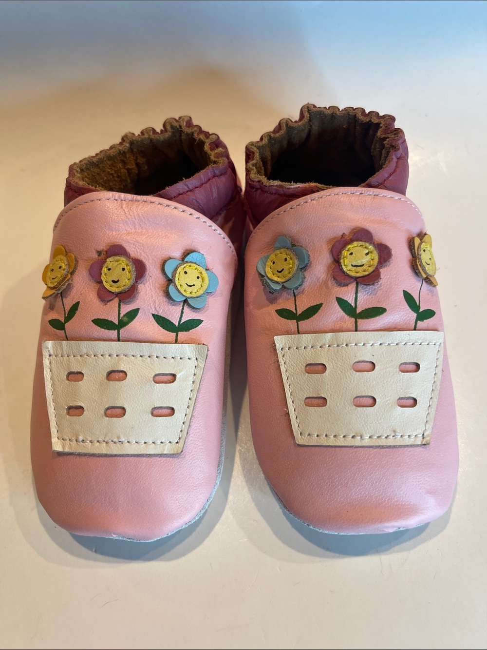 18-24 mo - Baby Shoes - Pink Flower Appliqué Soft Leather Slip-On Walkers
